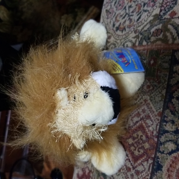 GANZ WEBKINZ LION 9" LONG HM006 NEW W SECRET SEALED CODE - Picture 1 of 7